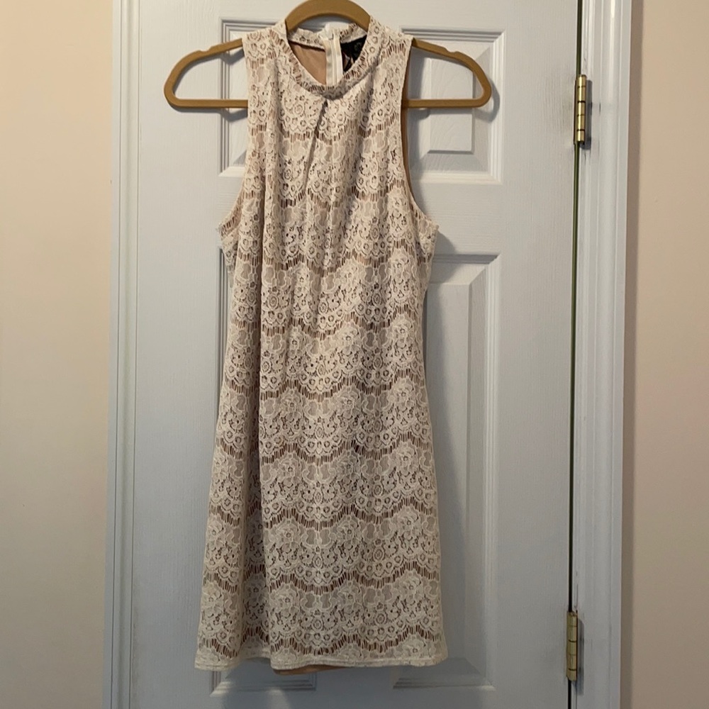 Fire LA sweet fitting beige lace dress